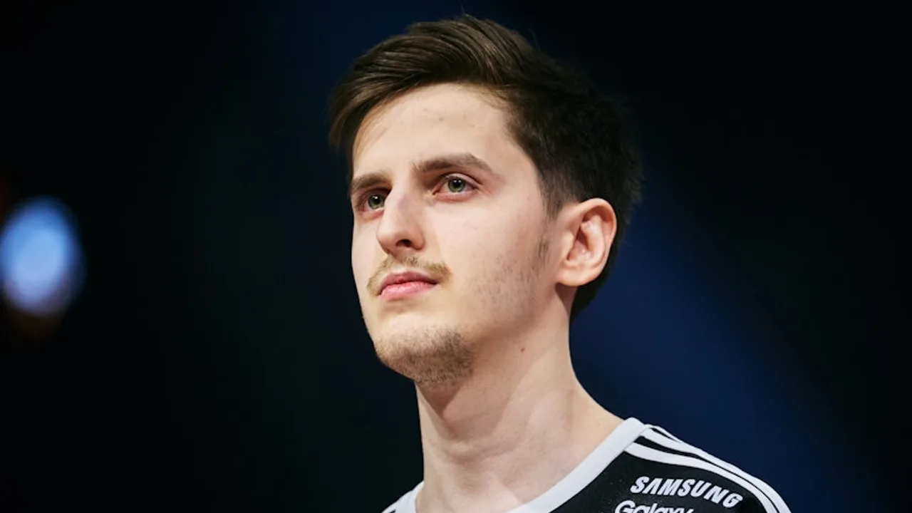 FUT Esports oyun içi lideri Krabeni ile sözleşme yeniledi